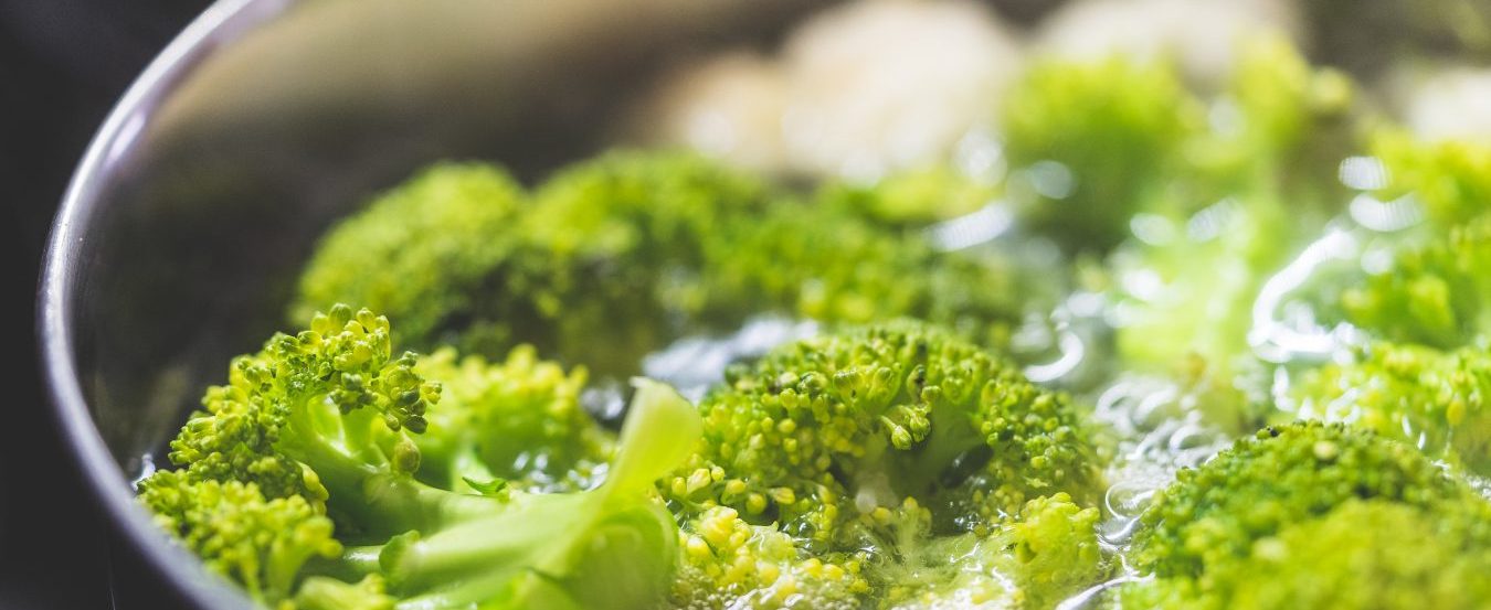 healthy-dinner-cooking-broccoli-close-up-picjumbo-com